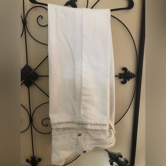 True Religion White and Cream Straight Jeans with blue stitching accents 34 x 32 - Picture 4 of 10